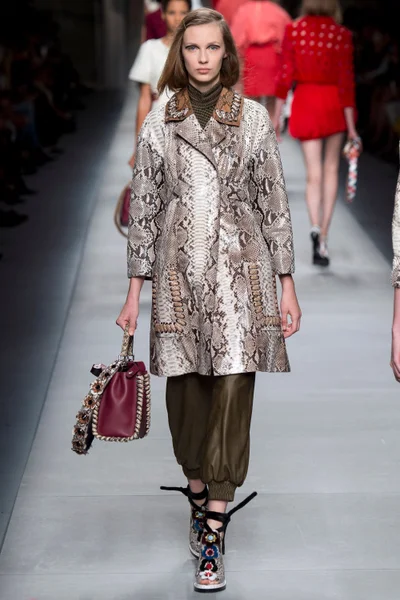 Look 8